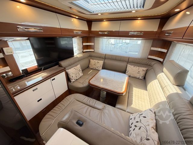 Integroitu matkailuauto CARTHAGO Liner For Two 53 Iveco *Rundsitzgruppe-Hubbett*