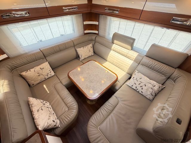 Integroitu matkailuauto CARTHAGO Liner For Two 53 Iveco *Rundsitzgruppe-Hubbett*