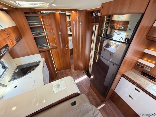 Integroitu matkailuauto CARTHAGO Liner For Two 53 Iveco *Rundsitzgruppe-Hubbett*