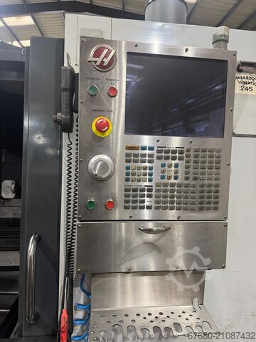 ศูนย์เครื่องจักรกลแนวตั้ง Haas VF-5/40XT