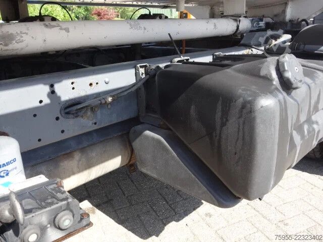 Cisterna Renault Midlum 210 feultanktruck,manualpomp,steelspring...