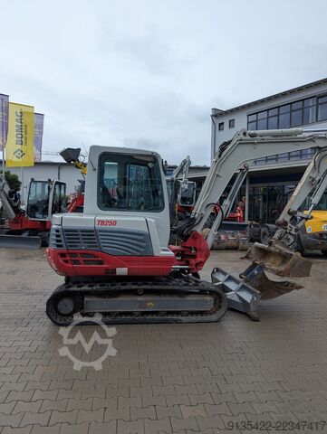 迷你挖掘机 Takeuchi TB 250 V3