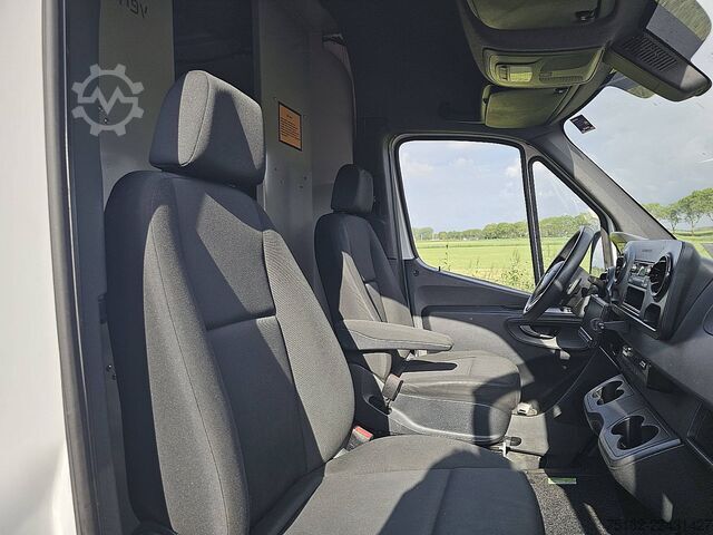 উঁচু ছাদের স্টেশন ওয়াগন MERCEDES-BENZ SPRINTER 311 CDI AUT. L3H2