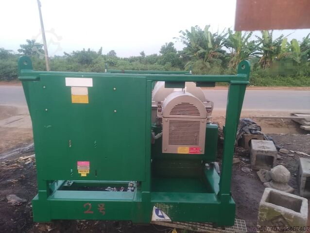 Um torno robusto Derrick DE .1000 GBD