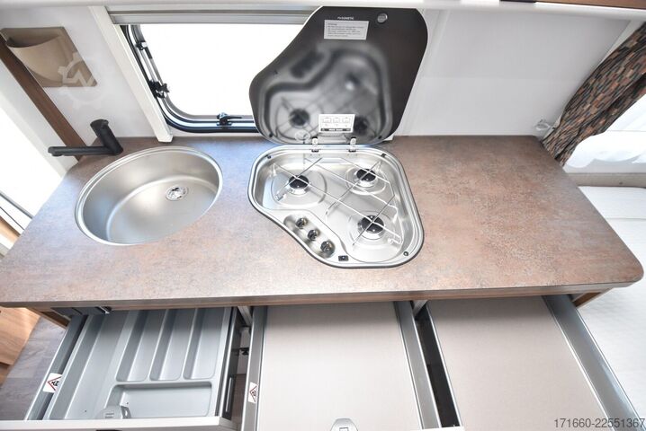 Karavāna HYMER/ERIBA Eriba Touring 630 1600kg, Combi 4E, Bodentemp.