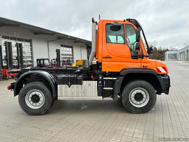 Lain Mercedes-Benz Unimog U 430 mit Leistungshydraulik, EAS