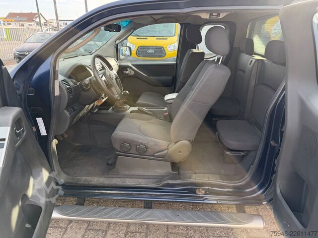 ピックアップトラック NISSAN Navara Pickup KingCab  4X4.Klima.Tüv 04/27