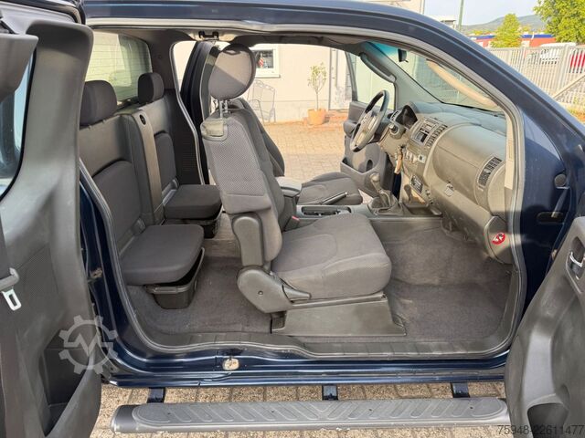 ピックアップトラック NISSAN Navara Pickup KingCab  4X4.Klima.Tüv 04/27
