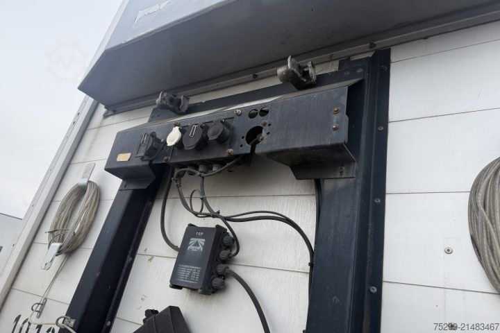 带篷布的开放式半挂车 Schwarzmüller SPA 3/E Plane / Swiss-Vehicle