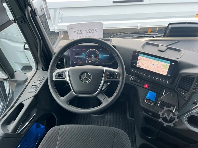트럭 장착형 크레인 MERCEDES-BENZ ACTROS 2548/CONTAINERPRITSCHE/KRAN FASSI F545