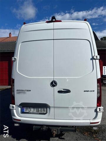 소형 버스 Mercedes-Benz Sprinter 519 w/ 16+1 seats and 3 wheelchair users