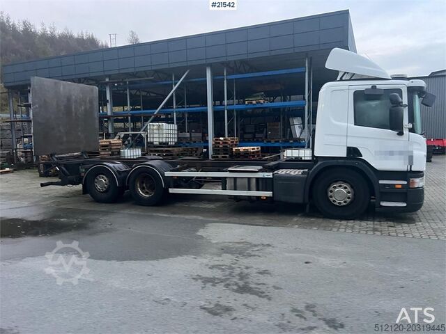 Šasija s vozačkom kabinom Scania P420 6x2 chassis w/ lift repair object