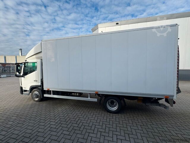 Furgon skrzyniowy NISSAN NT500 56.15 Koffer mit LBW*Ahk*nur 34.800 km *