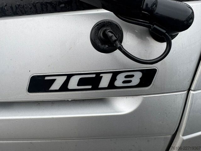 Furgon skrzyniowy FUSO Canter 7C18 Koffer mit Ladebordwand *Klima*