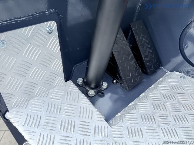 Fjögurra átta lyftari COMBILIFT CBE2500 TRIPLEX 5500 FORK POSITIONER