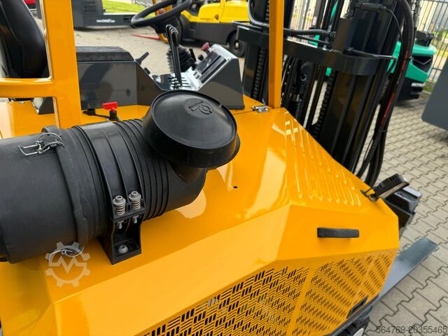 Štirismerni viličar Combilift CB3000// LPG // 2017 year /Toyota engine