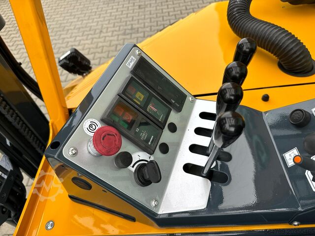 Štirismerni viličar Combilift CB3000// LPG // 2017 year /Toyota engine