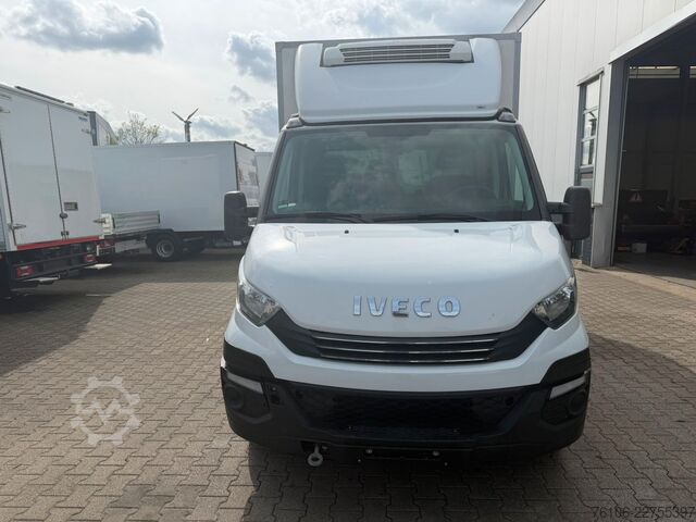 Koelwagen met geïsoleerde laadbak IVECO Daily 35S14 Hi Matic Tiefkühlkoffer MOTORSCHADE