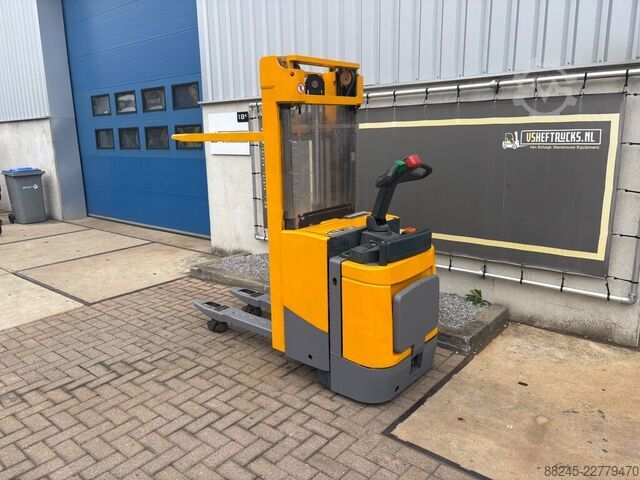 VS-23146 Empilhador elétrico triplex Jungheinrich ERC Z14 JUNGHEINRICH ERC Z14
