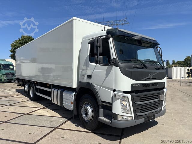Tovornjak s karoserijo za prevoz pijač Volvo FM 330 6x2 , Lift-Lenkachse, 2 t LBW