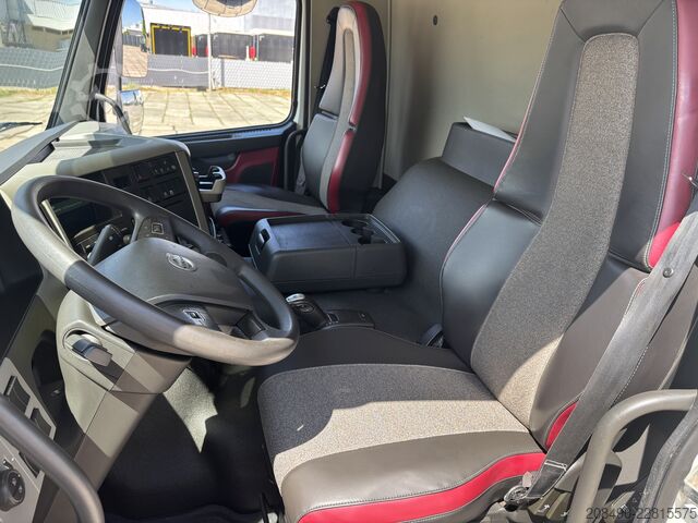 Tovornjak s karoserijo za prevoz pijač Volvo FM 330 6x2 , Lift-Lenkachse, 2 t LBW