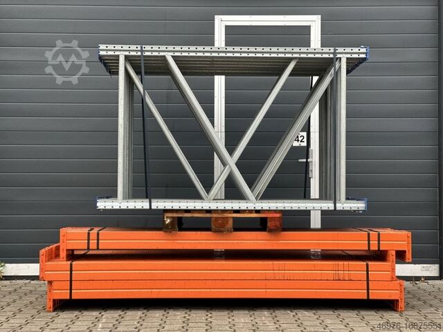Augstceltņu noliktava Paletes plauktu sistēma Plauktu sistēmas Sienas plaukti Polypal Stockpal / 31,09 lfm. / St.: 1.800x1.100mm / Tr.: 2.300 mm