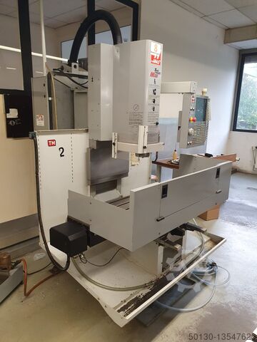 CNC milling machine 