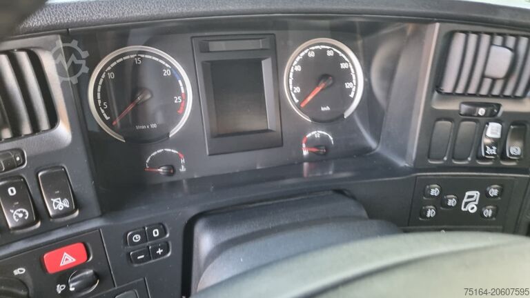 Three-way tipper truck Scania G 490 8x4 Bordmatik Thermo