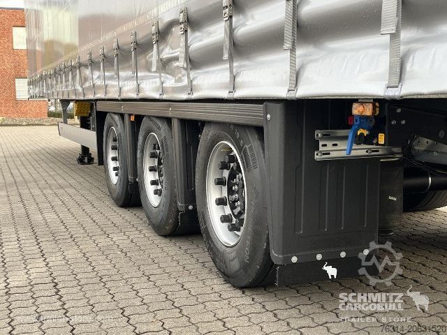 Semiremorcă deschisă cu prelată Schmitz Cargobull Curtainsider Mega Getränke
