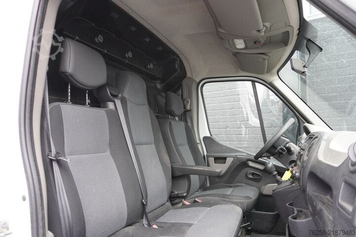 Furgoneta Renault Master 2.3 dCi 136PK L2H2 - Airco - Cruise - Tr...
