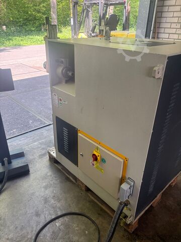 Máquina de dobrar perfis Sahinler HPK 80