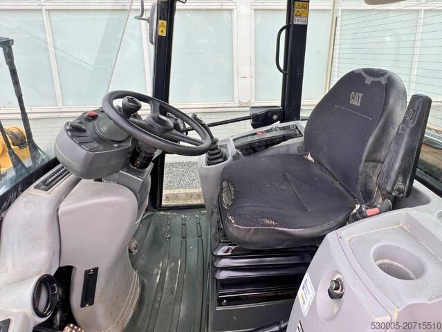 Колесный погрузчик CAT 906 M 2016