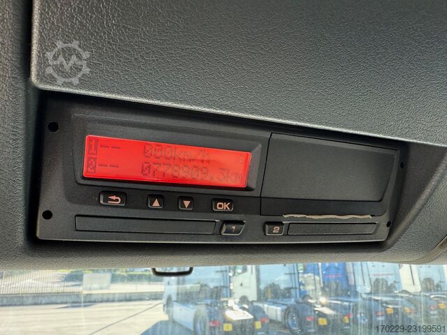 Kamion sa ravnom platformom i ceradom MAN TGS 18.360