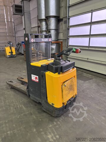 Палетни слагачи Jungheinrich ERD 220