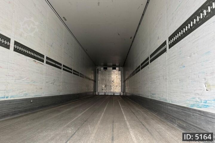 Pārvadājumi saldētavā/saldētavā Schmitz Cargobull SKO 24 / Drum brakes / Carrier Vector 1550 / Pa...