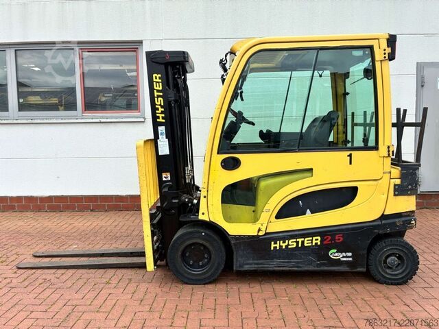 Empilhador eléctrico de 4 rodas Hyster J 2.5 XN