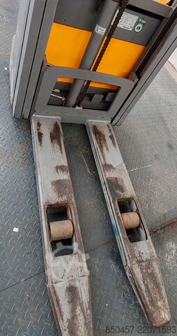 Палетни слагачи Jungheinrich EJC 112 LI ION 2.5m/ free lift/ 2051h