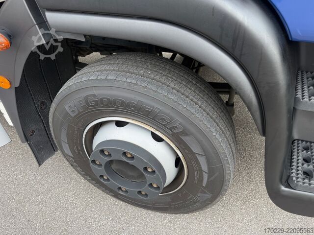 Lava-auto takalaitanostimella Iveco eurocargo 160-250