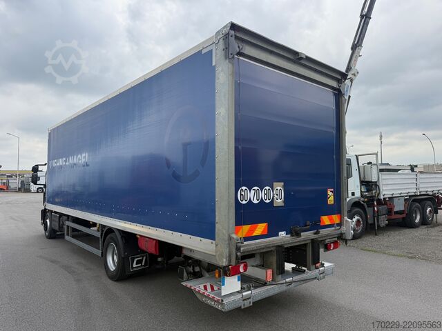 Lava-auto takalaitanostimella Iveco eurocargo 160-250