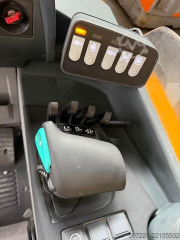 Dört yollu reach trucklar Jungheinrich ETV-Q25