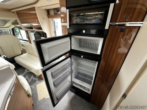 Xe cắm trại tích hợp Eura Mobil Integra 890 EB