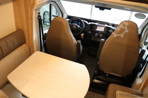 Xe căm trai bán tích hợp Eura Mobil Profila T 720 EB Mondial Edition