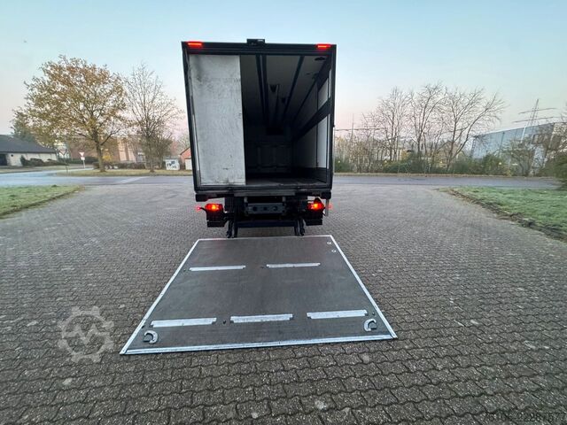 冷蔵トラック DAF LF 16.260 Tiefkühlkoffer mit Ladebordwand