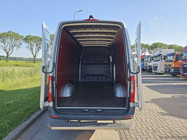 High-roof van MERCEDES-BENZ SPRINTER 315 L3H2 Mbux Automaat!