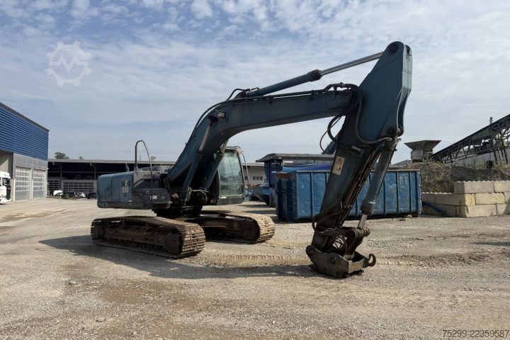غلتک جاده Hitachi ZX250LCN-3 / Swiss-Vehicle