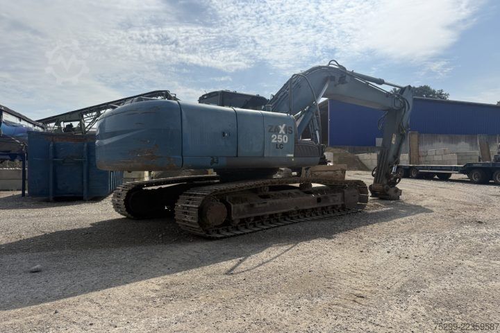 غلتک جاده Hitachi ZX250LCN-3 / Swiss-Vehicle