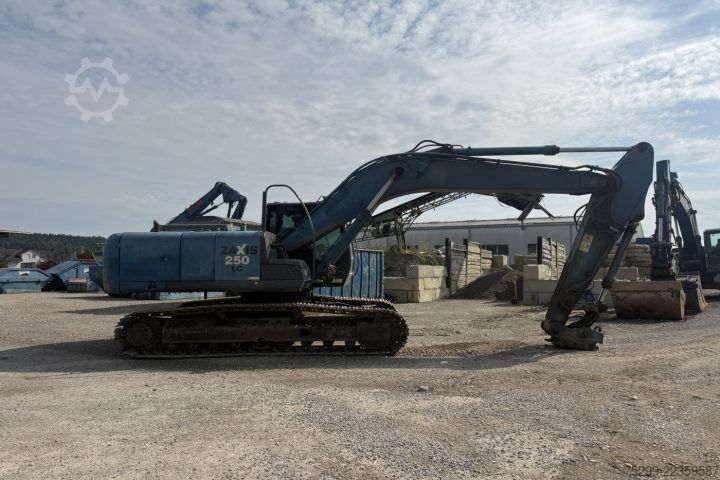 غلتک جاده Hitachi ZX250LCN-3 / Swiss-Vehicle