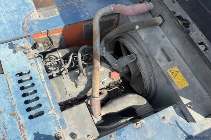 غلتک جاده Hitachi ZX250LCN-3 / Swiss-Vehicle