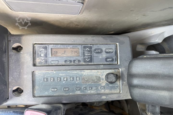 غلتک جاده Hitachi ZX250LCN-3 / Swiss-Vehicle