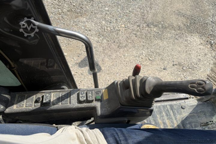 غلتک جاده Hitachi ZX250LCN-3 / Swiss-Vehicle